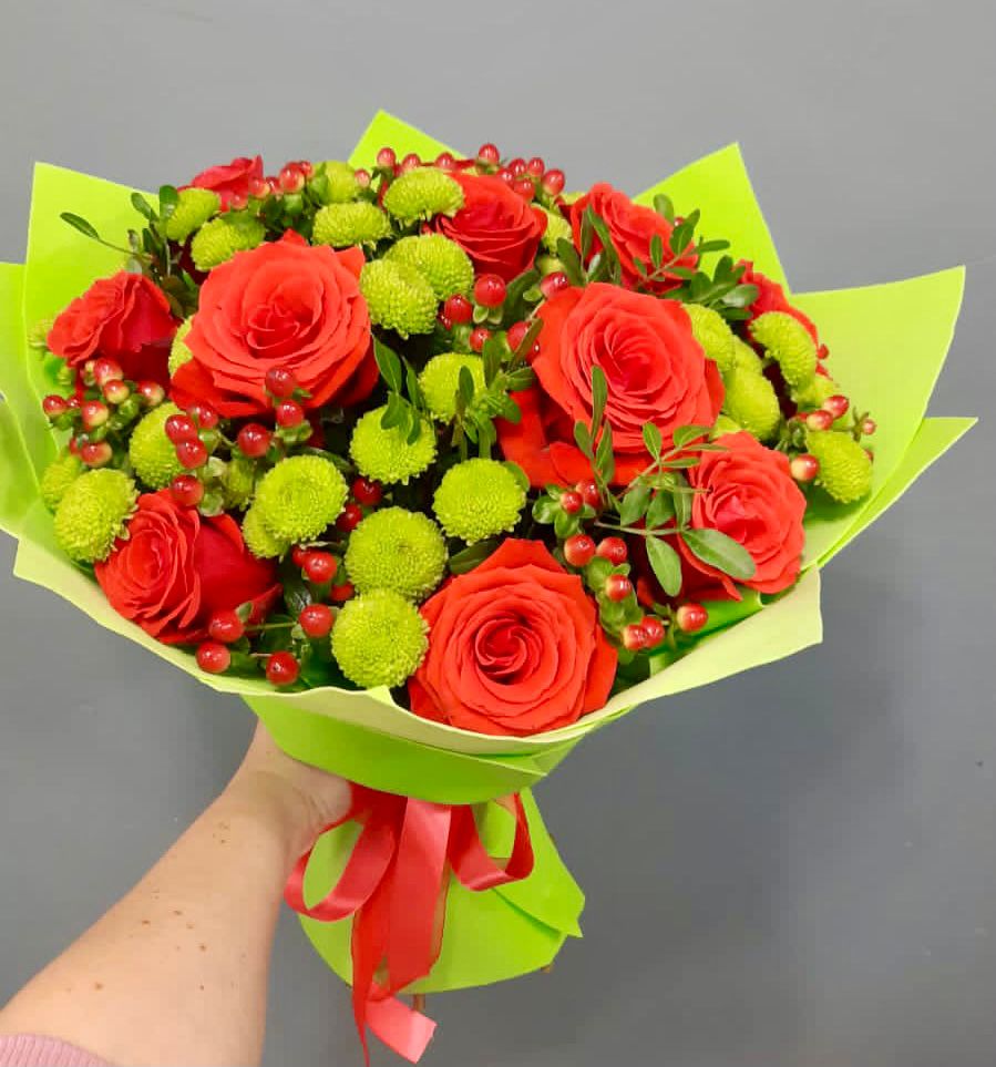 Букет цветов из: Хризантемы и Розы в Судаке