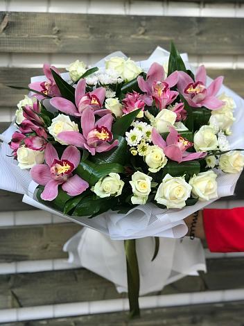 Букет цветов из: Розы и Хризантемы в Судаке