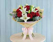 Букет цветов из:  Лилии и Розы в Судаке