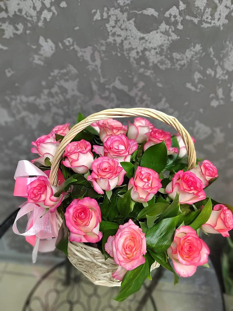 Цветочная композиция из Розы в корзине в Судаке