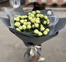 Букет Белые кустовые розы Солинеро в Судаке