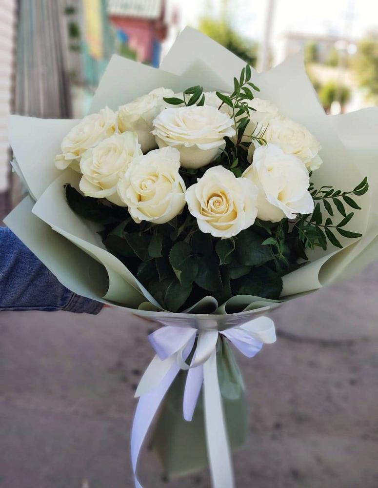 Букет Белые розы Проуд в Судаке