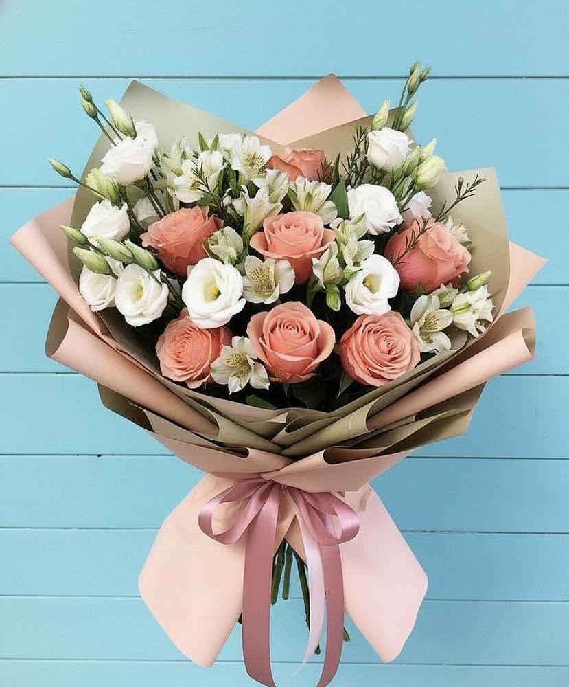 Букет цветов из: Розы, Альстромерии и Лизиантусы в Судаке