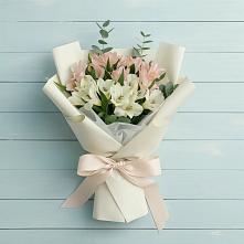Букет цветов из:  Альстромерии в Судаке