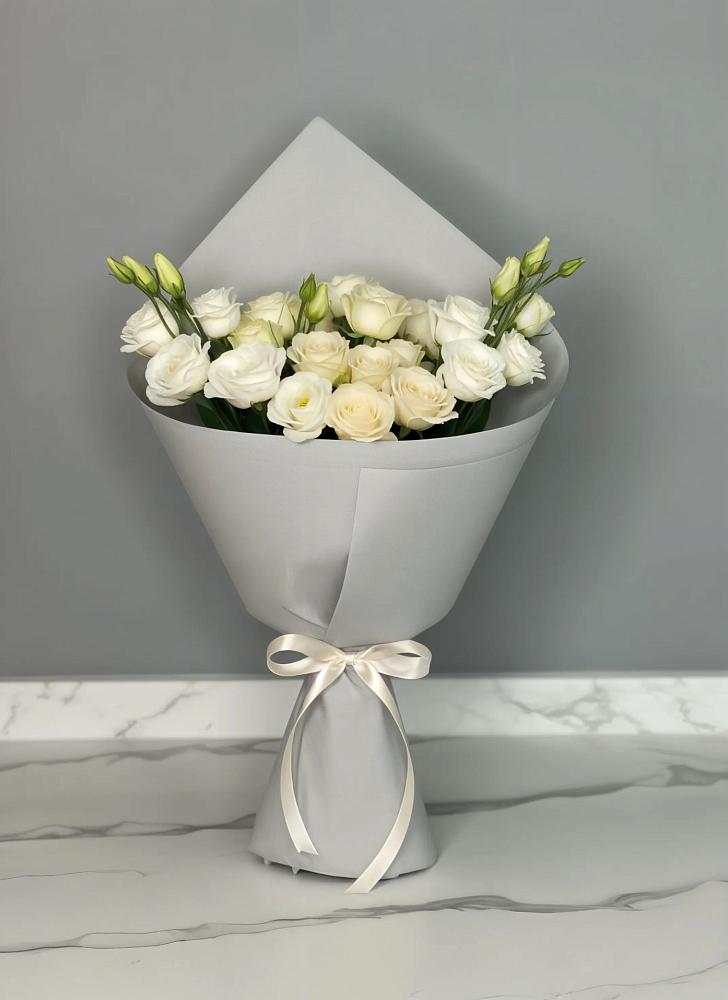 Букет цветов из: Розы и Лизиантусы в Судаке