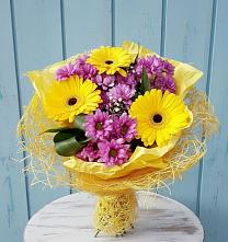 Букет цветов из:  Хризантемы и Герберы в Судаке