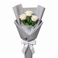 Букет 3 белые розы в Судаке