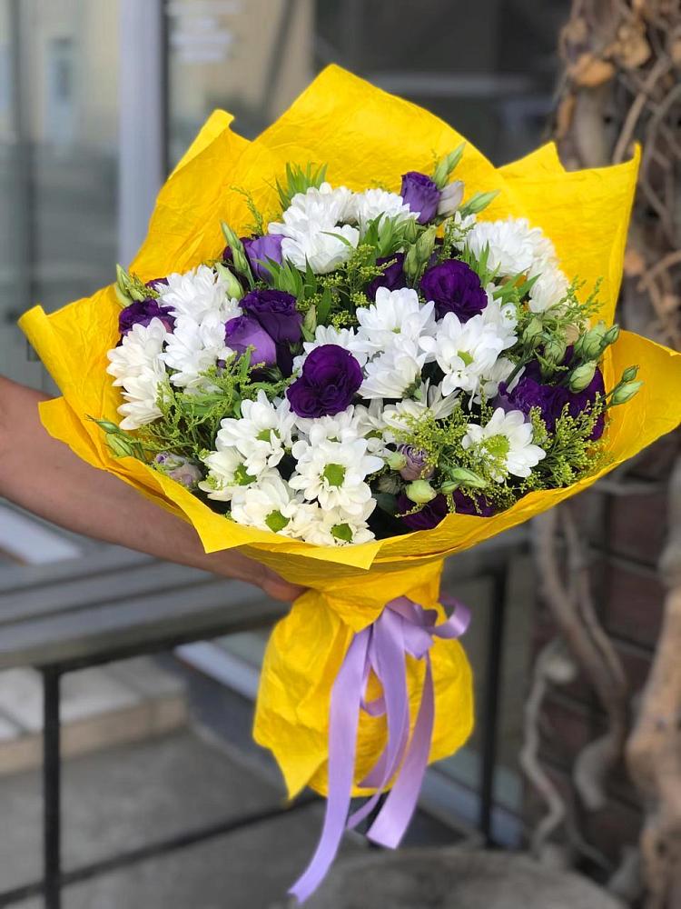 Букет цветов из: Ирисы, Хризантемы и Ромашки в Судаке