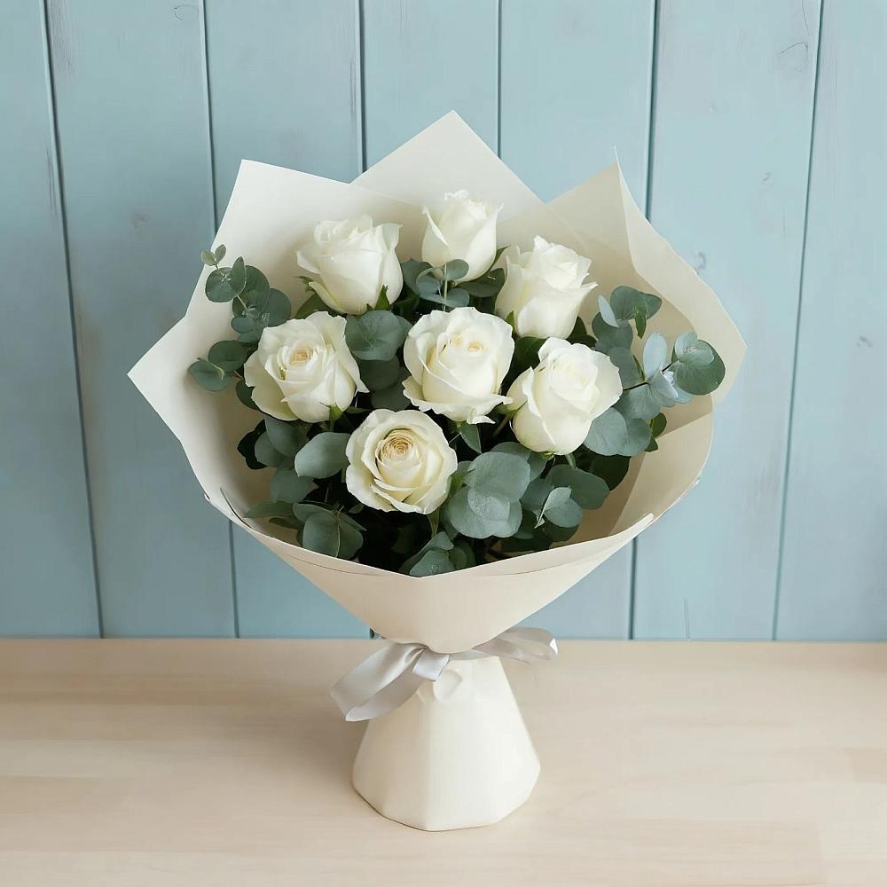 Букет Белые розы в Эвкалипте в Судаке