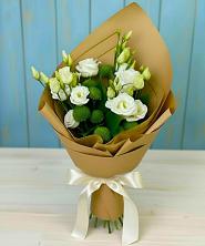 Букет цветов из:  Хризантемы и Лизиантусы в Судаке