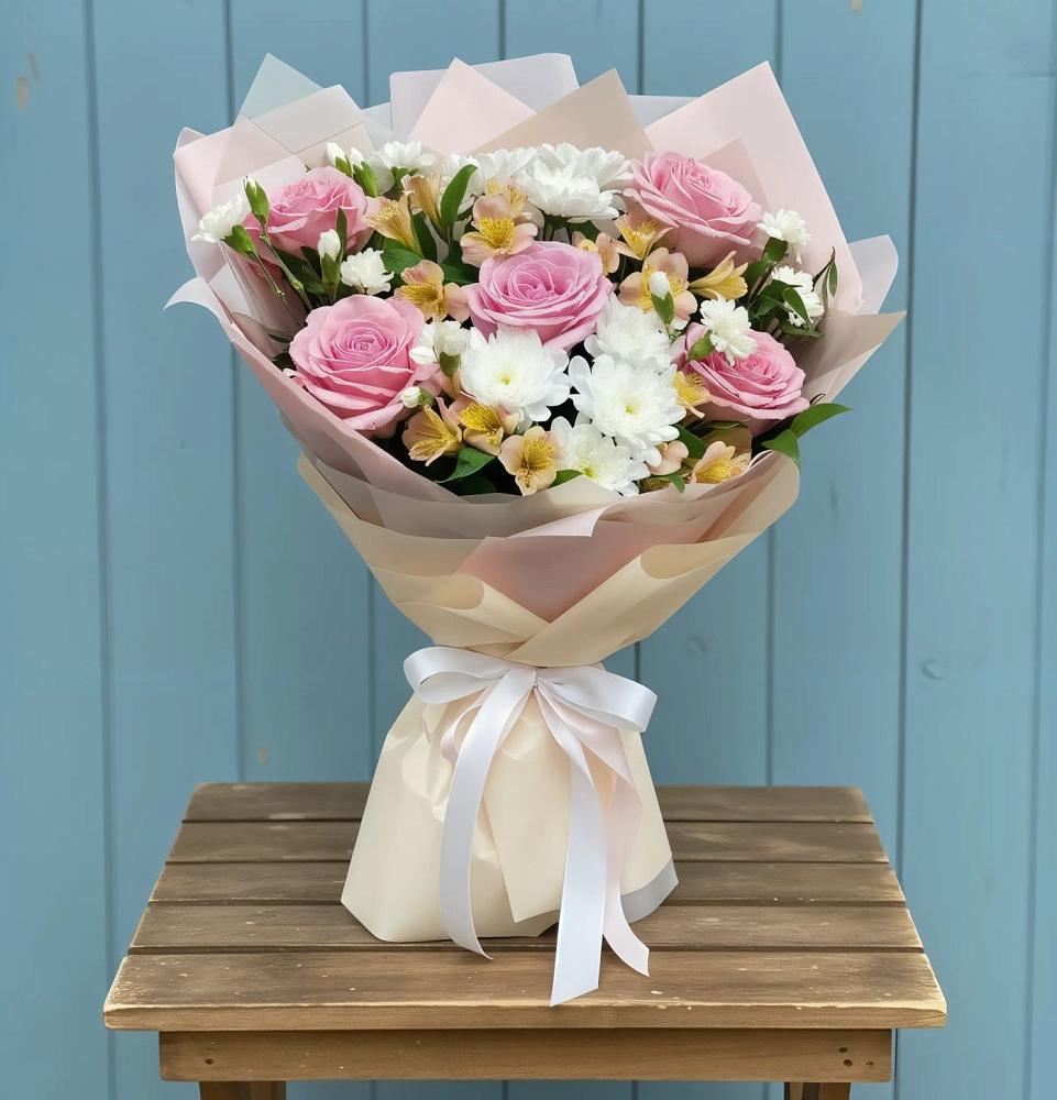 Букет цветов из: Гвоздики, Орхидеи и Розы в Судаке