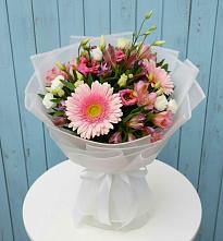 Букет цветов из:  Герберы, Альстромерии и Лизиантусы в Судаке