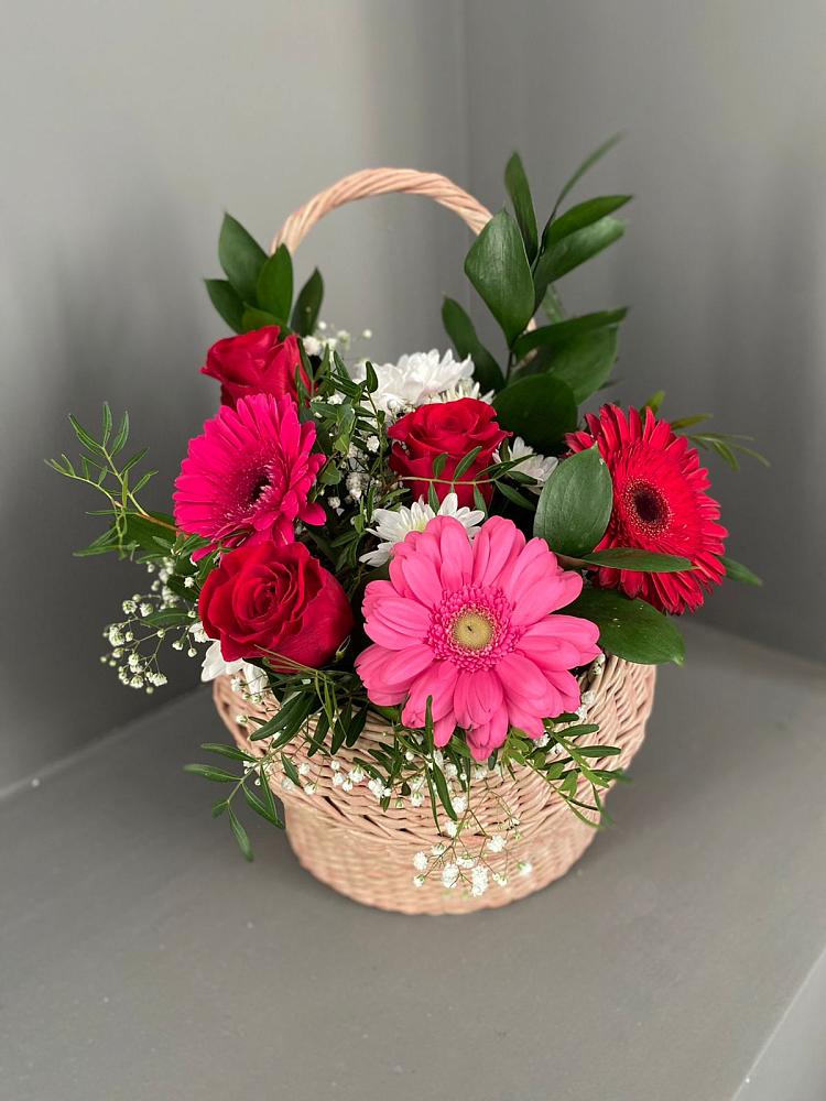 Цветочная композиция из Розы, Хризантемы и Герберы в корзине в Судаке