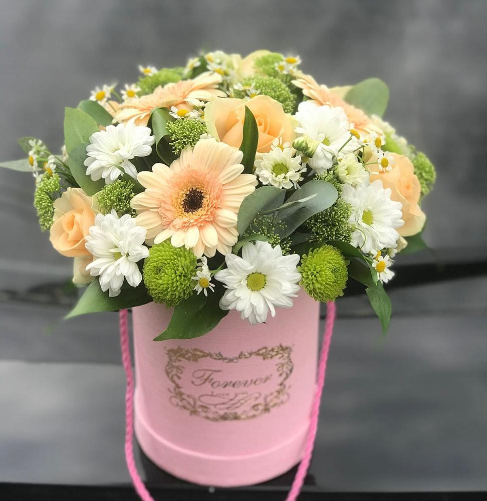 Цветочная композиция из Розы, Герберы и Хризантемы в шляпной коробке в Судаке