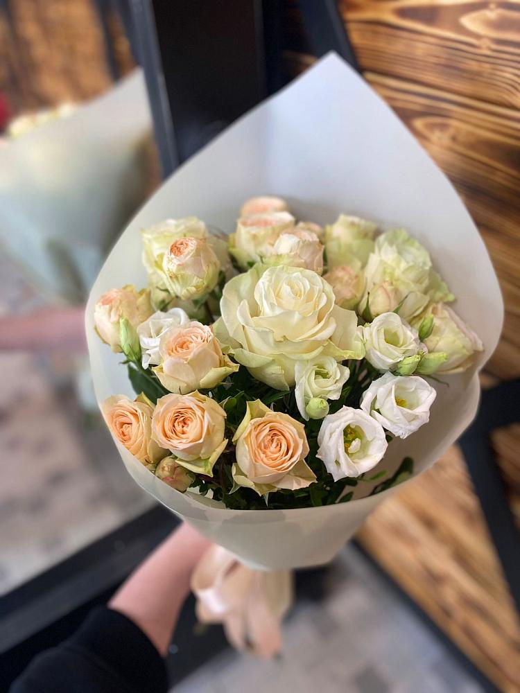 Букет цветов из: Розы и Лизиантусы в Судаке