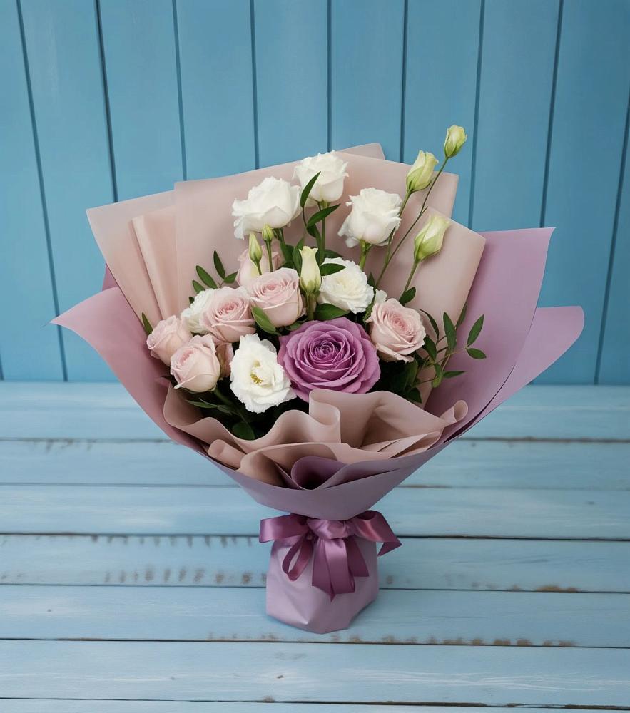 Букет цветов из: Розы и Лизиантусы в Судаке